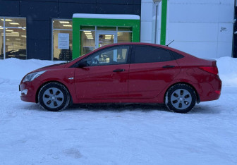 Подержанный автомобиль Hyundai Solaris Sedan 2014 года (8 фото)