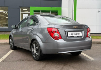 Подержанный автомобиль Chevrolet Aveo Sedan 2013 года (7 фото)