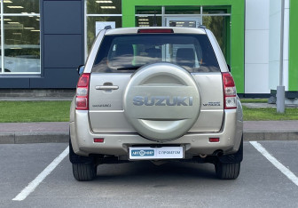 Подержанный автомобиль Suzuki Grand Vitara 2010 года (6 фото)