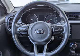 Подержанный автомобиль Kia Rio Sedan 2018 года (12 фото)