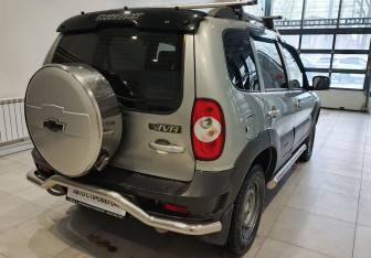 Подержанный автомобиль Chevrolet Niva 2014 года (6 фото)