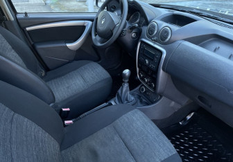 Подержанный автомобиль Renault Duster 2012 года (10 фото)