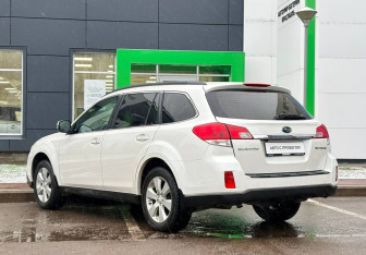 Подержанный автомобиль Subaru Outback Wagon 2011 года (7 фото)