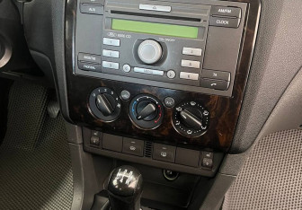 Подержанный автомобиль Ford Focus Sedan 2007 года (11 фото)