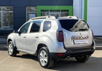 Подержанный автомобиль Renault Duster 2016 года (7 фото)