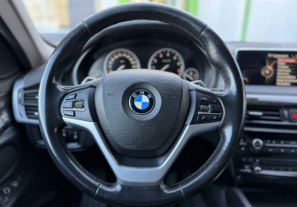 Подержанный автомобиль BMW X6 2016 года (12 фото)