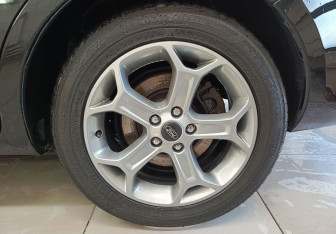 Подержанный автомобиль Ford Mondeo Sedan 2010 года (17 фото)