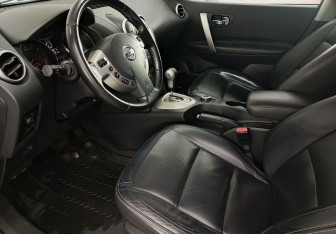 Подержанный автомобиль Nissan Qashqai+2 2011 года (9 фото)