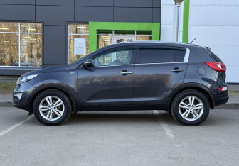 Подержанный автомобиль Kia Sportage 2011 года (8 фото)