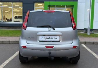 Подержанный автомобиль Nissan Note 2010 года (6 фото)