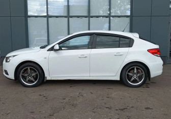 Подержанный автомобиль Chevrolet Cruze Hatchback 2012 года (5 фото)