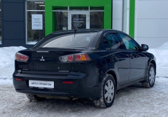 Подержанный автомобиль Mitsubishi Lancer Sedan 2010 года (5 фото)
