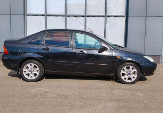Подержанный автомобиль Ford Focus Sedan 2004 года (4 фото)