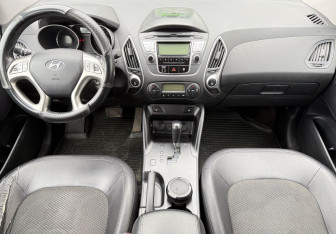 Подержанный автомобиль Hyundai ix35 2012 года (9 фото)