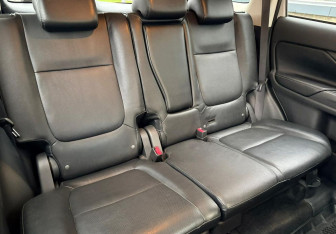 Подержанный автомобиль Mitsubishi Outlander 2014 года (11 фото)