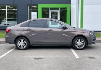 Подержанный автомобиль LADA (ВАЗ) Vesta Sedan 2018 года (4 фото)