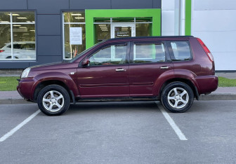 Подержанный автомобиль Nissan X-Trail 2006 года (8 фото)