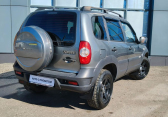 Подержанный автомобиль Chevrolet Niva 2013 года (6 фото)