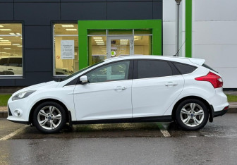 Подержанный автомобиль Ford Focus Hatchback 2012 года (8 фото)