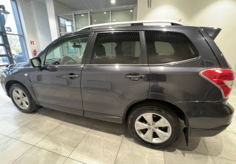 Подержанный автомобиль Subaru Forester Suv 2013 года (8 фото)