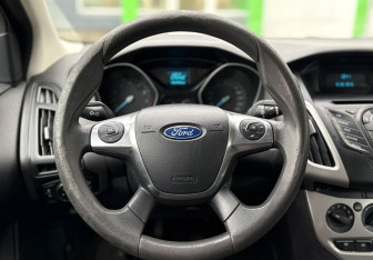 Подержанный автомобиль Ford Focus Wagon 2012 года (12 фото)