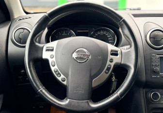 Подержанный автомобиль Nissan Qashqai 2013 года (12 фото)