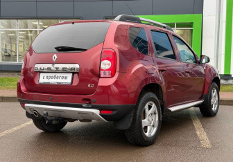 Подержанный автомобиль Renault Duster 2015 года (5 фото)