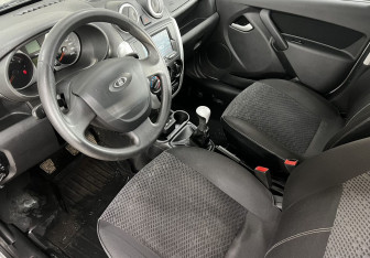 Подержанный автомобиль LADA (ВАЗ) Granta Liftback 2015 года (9 фото)