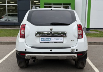 Подержанный автомобиль Renault Duster 2013 года (6 фото)