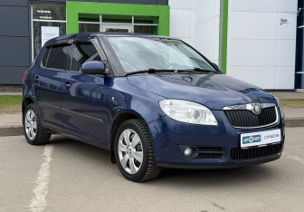 Подержанный автомобиль Skoda Fabia Hatchback 2010 года (3 фото)