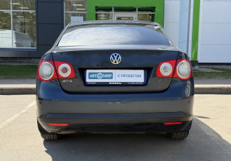 Подержанный автомобиль Volkswagen Jetta Sedan 2009 года (6 фото)