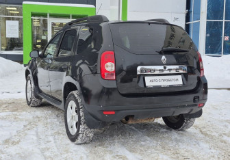 Подержанный автомобиль Renault Duster 2012 года (7 фото)