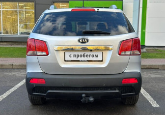 Подержанный автомобиль Kia Sorento 2012 года (6 фото)