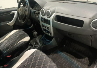 Подержанный автомобиль Renault Logan Sedan 2013 года (12 фото)