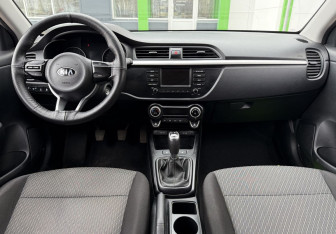 Подержанный автомобиль Kia Rio Hatchback 2019 года (9 фото)