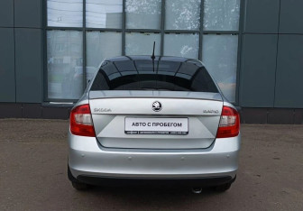 Подержанный автомобиль Skoda Rapid Liftback 2016 года (7 фото)
