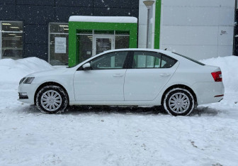 Подержанный автомобиль Skoda Octavia Liftback 2019 года (4 фото)