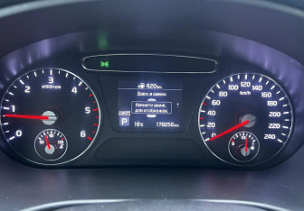 Подержанный автомобиль Kia Sorento 2018 года (18 фото)