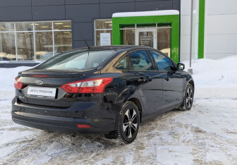 Подержанный автомобиль Ford Focus Sedan 2013 года (5 фото)
