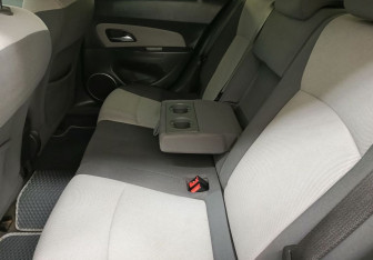 Подержанный автомобиль Chevrolet Cruze Sedan 2010 года (11 фото)