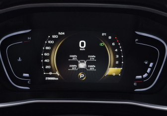 Подержанный автомобиль Geely Coolray 2023 года (13 фото)