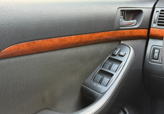 Подержанный автомобиль Toyota Avensis Sedan 2007 года (15 фото)