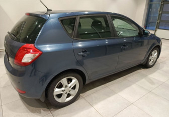 Подержанный автомобиль Kia Ceed Hatchback 2011 года (5 фото)