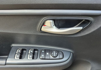 Подержанный автомобиль Kia Rio Sedan 2017 года (14 фото)