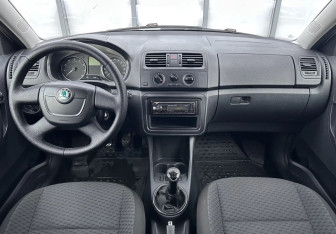 Подержанный автомобиль Skoda Fabia Hatchback 2012 года (10 фото)