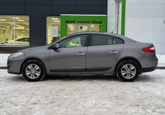 Подержанный автомобиль Renault Fluence 2011 года (8 фото)