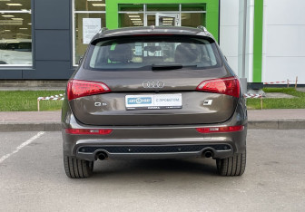 Подержанный автомобиль Audi Q5 2009 года (6 фото)
