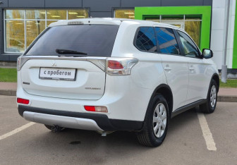 Подержанный автомобиль Mitsubishi Outlander 2014 года (5 фото)
