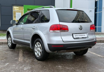 Подержанный автомобиль Volkswagen Touareg 2004 года (6 фото)