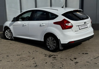 Подержанный автомобиль Ford Focus Hatchback 2014 года (8 фото)